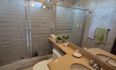 Casa en Venta en Urb. Rio Guayas, 5 Habitaciones, 4 Baños, Seguridad, Norte de Guayaquil