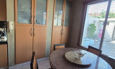 Casa en Venta en Urb. Rio Guayas, 5 Habitaciones, 4 Baños, Seguridad, Norte de Guayaquil
