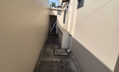 Casa en Venta en Urb. Rio Guayas, 5 Habitaciones, 4 Baños, Seguridad, Norte de Guayaquil