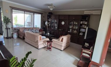 Casa en Venta en Urb. Rio Guayas, 5 Habitaciones, 4 Baños, Seguridad, Norte de Guayaquil
