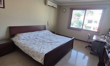 Casa en Venta en Urb. Rio Guayas, 5 Habitaciones, 4 Baños, Seguridad, Norte de Guayaquil