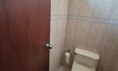 Casa en Venta en Urb. Rio Guayas, 5 Habitaciones, 4 Baños, Seguridad, Norte de Guayaquil