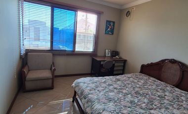 Casa en Venta en Urb. Rio Guayas, 5 Habitaciones, 4 Baños, Seguridad, Norte de Guayaquil