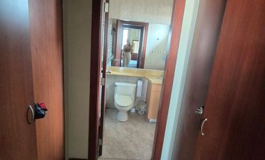 Casa en Venta en Urb. Rio Guayas, 5 Habitaciones, 4 Baños, Seguridad, Norte de Guayaquil