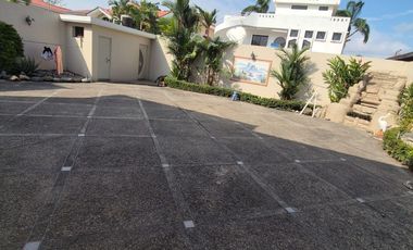 Casa en Venta en Urb. Rio Guayas, 5 Habitaciones, 4 Baños, Seguridad, Norte de Guayaquil