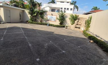 Casa en Venta en Urb. Rio Guayas, 5 Habitaciones, 4 Baños, Seguridad, Norte de Guayaquil