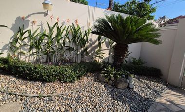 Casa en Venta en Urb. Rio Guayas, 5 Habitaciones, 4 Baños, Seguridad, Norte de Guayaquil