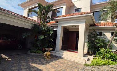 Casa en Venta en Urb. Rio Guayas, 5 Habitaciones, 4 Baños, Seguridad, Norte de Guayaquil