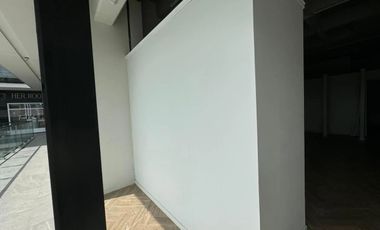 Local en Venta en Zona Sur (Torre Vetro) en Monterrey, Nuevo León