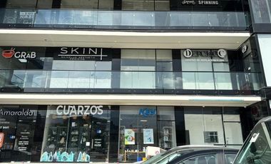 Local en Venta en Zona Sur (Torre Vetro) en Monterrey, Nuevo León