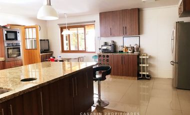 Venta Gran casa en Manquehue Oriente 6 dorm.