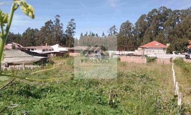 Terreno en venta en la Av. Ordóñez Lasso, diagonal a la entrada a Río Amarillo, 940m2, Iprus para 7-9 pisos.