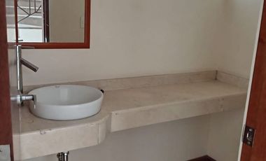 CASA A 2 MINS DEL HEB EL MIRADOR