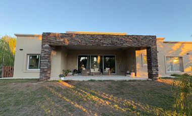 APTO CREDITO HIPOTECARIO - VENTA CASA/ 3 LOMAS DONOVAN.