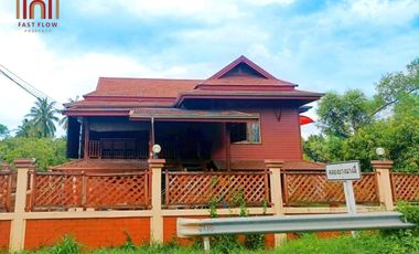 Urgent sale! Amphawa riverside house, side by canal, front by Suan Luang Road, near tourist attractions, suitable for living or homestay
