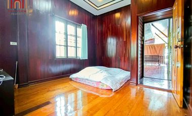 Urgent sale! Amphawa riverside house, side by canal, front by Suan Luang Road, near tourist attractions, suitable for living or homestay