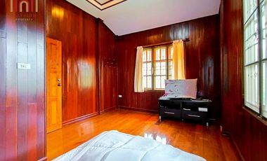 Urgent sale! Amphawa riverside house, side by canal, front by Suan Luang Road, near tourist attractions, suitable for living or homestay