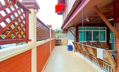 Urgent sale! Amphawa riverside house, side by canal, front by Suan Luang Road, near tourist attractions, suitable for living or homestay