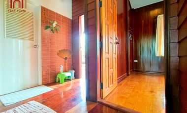 Urgent sale! Amphawa riverside house, side by canal, front by Suan Luang Road, near tourist attractions, suitable for living or homestay