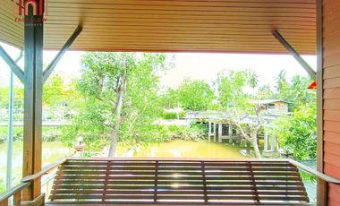 Urgent sale! Amphawa riverside house, side by canal, front by Suan Luang Road, near tourist attractions, suitable for living or homestay