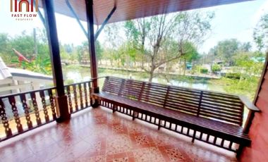 Urgent sale! Amphawa riverside house, side by canal, front by Suan Luang Road, near tourist attractions, suitable for living or homestay