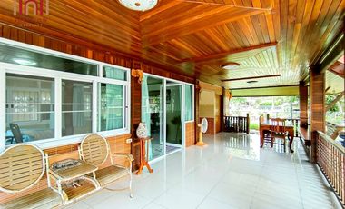Urgent sale! Amphawa riverside house, side by canal, front by Suan Luang Road, near tourist attractions, suitable for living or homestay