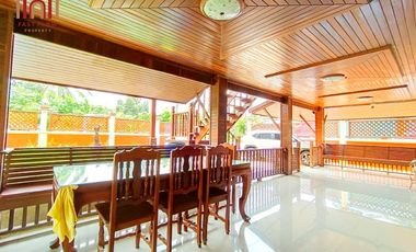 Urgent sale! Amphawa riverside house, side by canal, front by Suan Luang Road, near tourist attractions, suitable for living or homestay