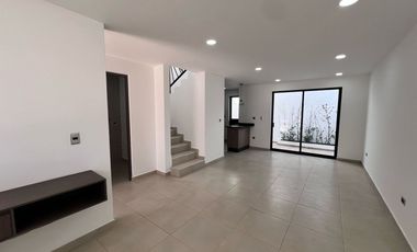 Casa en venta en Parque Real, Cuautlancingo – 3 recámaras, cochera doble y casa club