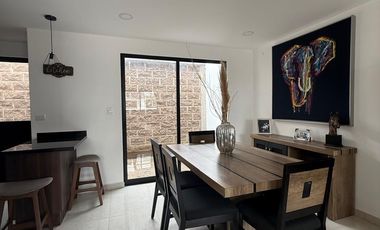 Casa en venta en Parque Real, Cuautlancingo – 3 recámaras, cochera doble y casa club