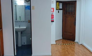 Arriendo Excelente Oficina 2 privados