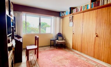 Exclusivo departamento en San Isidro! Vista impresionante a parque! Precio de ocasión !!