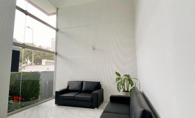 Exclusivo departamento en San Isidro! Vista impresionante a parque! Precio de ocasión !!