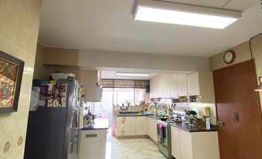 Exclusivo departamento en San Isidro! Vista impresionante a parque! Precio de ocasión !!