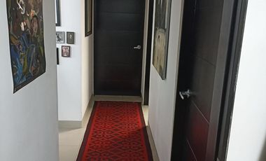 CON 3 ESTACIONAMIENTOS AMPLIO DEPARTAMENTO