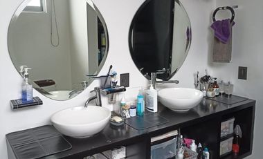 CON 3 ESTACIONAMIENTOS AMPLIO DEPARTAMENTO