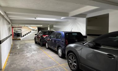 CON 3 ESTACIONAMIENTOS AMPLIO DEPARTAMENTO