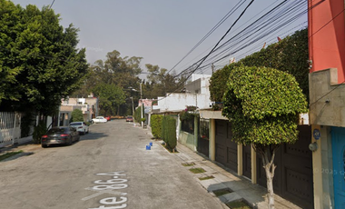 🏡 “Gran Oportunidad en GAM: Casa familiar con excelente conectividad a 1 cuadra de Gran Canal”