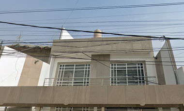 🏡 “Gran Oportunidad en GAM: Casa familiar con excelente conectividad a 1 cuadra de Gran Canal”