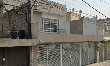 🏡 “Gran Oportunidad en GAM: Casa familiar con excelente conectividad a 1 cuadra de Gran Canal”