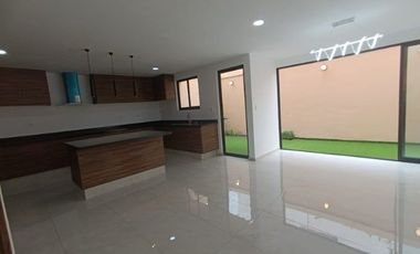 CASA EN VENTA EN FRACCIONAMIENTO EN EL BARREAL, SAN ANDRÉS CHOLULA, PUE