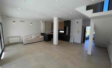 ESPECTACULAR TRIPLEX A ESTRENAR