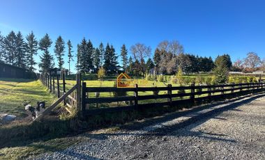 Parcela con dos casa en Condominio Reserva Cheillaco, comuna de Villarrica.
