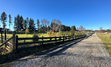 Parcela con dos casa en Condominio Reserva Cheillaco, comuna de Villarrica.