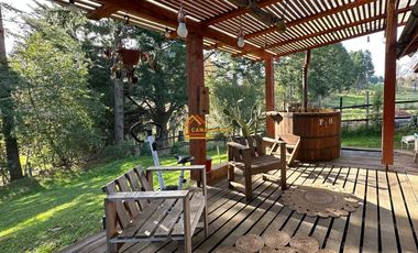 Parcela con dos casa en Condominio Reserva Cheillaco, comuna de Villarrica.