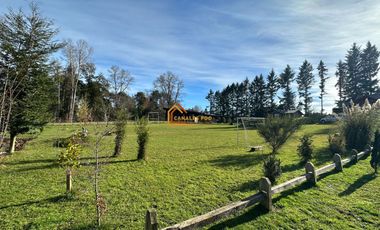 Parcela con dos casa en Condominio Reserva Cheillaco, comuna de Villarrica.