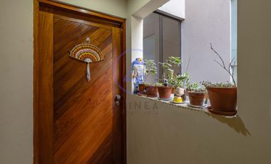 SE VENDE PEQUEÑO EDIFICIO PARA NEGOCIO Y/O VIVIENDA.