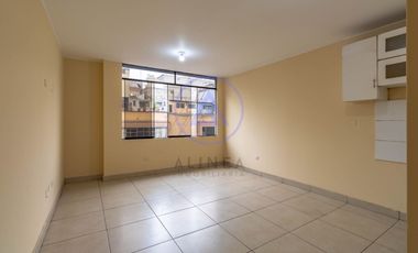 SE VENDE PEQUEÑO EDIFICIO PARA NEGOCIO Y/O VIVIENDA.
