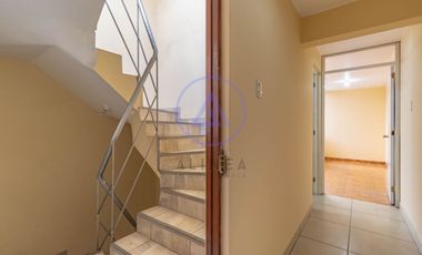 SE VENDE PEQUEÑO EDIFICIO PARA NEGOCIO Y/O VIVIENDA.