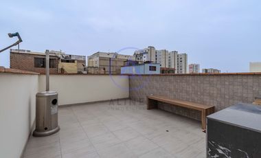 SE VENDE PEQUEÑO EDIFICIO PARA NEGOCIO Y/O VIVIENDA.