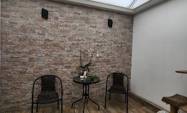 Descubra la combinación perfecta de comodidad, estilo y naturaleza en esta espectacular casa de 100 metros cuadrados en Cota, Cundinamarca . Completam